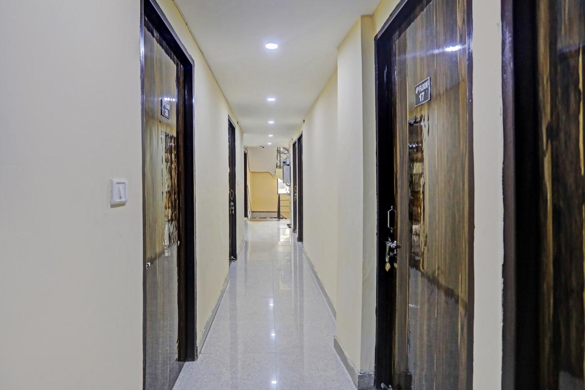 Hotel O Park Palace New Delhi Bagian luar foto